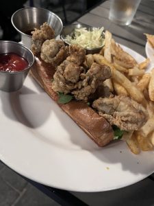 Hank’s Oyster Bar on the Wharf: